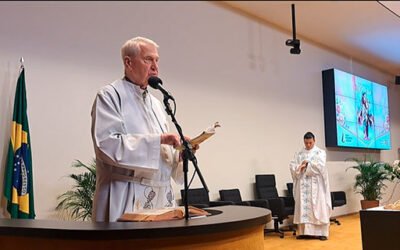 Padre Eduardo Dougherty celebra missa em Brasília no Dia de Nossa Senhora do Rosário